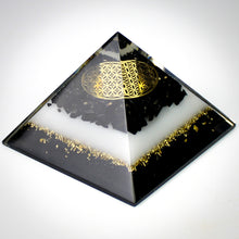 Carica l'immagine nel visualizzatore di Gallery, Orgone in tormalina nera disegno fiore della vita