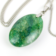 Carica l'immagine nel visualizzatore di Gallery, Ciondolo fuchsite forma ovale