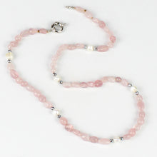 Carica l'immagine nel visualizzatore di Gallery, Collana girocollo burattatine quarzo rosa, ematite e perle