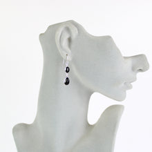 Carica l'immagine nel visualizzatore di Gallery, Orecchini pendenti in argento con onice nero a goccia