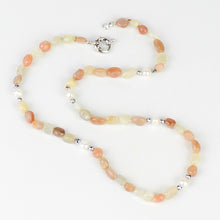 Carica l'immagine nel visualizzatore di Gallery, Collana girocollo burattatine pietra di luna, ematite e perle