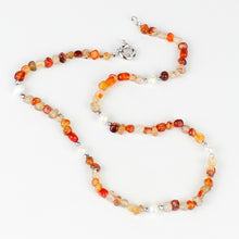 Carica l'immagine nel visualizzatore di Gallery, Collana girocollo burattatine corniola, ematite e perle