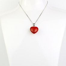 Carica l'immagine nel visualizzatore di Gallery, Ciondolo diaspro rosso forma cuore