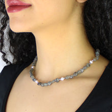 Carica l'immagine nel visualizzatore di Gallery, Collana girocollo burattatine labradorite, ematite e perle