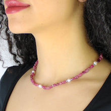 Carica l'immagine nel visualizzatore di Gallery, Collana girocollo burattatine rubellite, ematite e perle