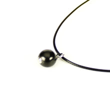 Carica l'immagine nel visualizzatore di Gallery, Ciondolo Shungite, forma sfera, con laccio