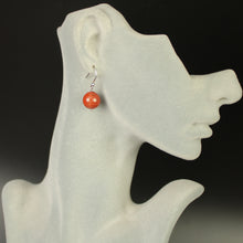 Carica l'immagine nel visualizzatore di Gallery, Orecchini pendenti diaspro rosso, sfera sfaccettata, con monachelle in argento 925