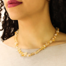 Carica l'immagine nel visualizzatore di Gallery, Collana girocollo chips quarzo citrino