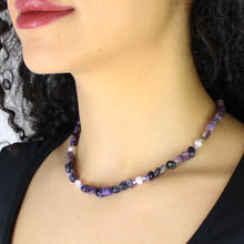 Carica l'immagine nel visualizzatore di Gallery, Collana girocollo burattatine charoite, ematite e perle