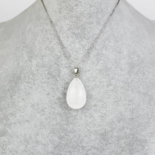 Carica l'immagine nel visualizzatore di Gallery, Ciondolo cristallo di rocca forma goccia