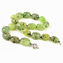 Carica l'immagine nel visualizzatore di Gallery, Collana girocollo burattate prehnite
