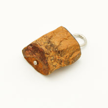 Carica l'immagine nel visualizzatore di Gallery, Ciondolo occhio di tigre grezzo irregolare