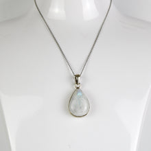 Carica l'immagine nel visualizzatore di Gallery, Ciondolo labradorite bianca e argento 925-10 gr