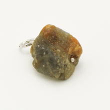 Carica l'immagine nel visualizzatore di Gallery, Ciondolo labradorite grezzo irregolare