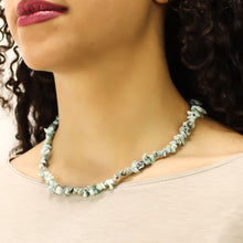 Carica l'immagine nel visualizzatore di Gallery, Collana girocollo chips larimar