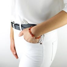 Carica l'immagine nel visualizzatore di Gallery, Bracciale donna chips corniola