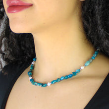 Carica l'immagine nel visualizzatore di Gallery, Collana girocollo burattatine apatite, ematite e perle