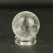 Carica l'immagine nel visualizzatore di Gallery, Sfera cristallo di rocca