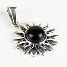Carica l'immagine nel visualizzatore di Gallery, Ciondolo fiore onice nero e argento 925
