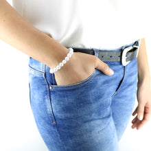 Carica l'immagine nel visualizzatore di Gallery, Bracciale unisex Howlite bianca 8 mm sfaccettati