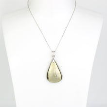 Carica l'immagine nel visualizzatore di Gallery, Ciondolo pirite forma goccia