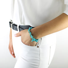 Carica l'immagine nel visualizzatore di Gallery, Bracciale donna chips howlite