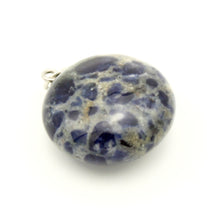 Carica l'immagine nel visualizzatore di Gallery, Ciondolo sodalite forma tonda piatta