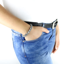 Carica l'immagine nel visualizzatore di Gallery, Bracciale unisex Paesina grigia 10 mm sfaccettati
