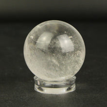 Carica l'immagine nel visualizzatore di Gallery, Sfera cristallo di rocca