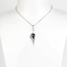 Carica l'immagine nel visualizzatore di Gallery, Ciondolo ala granato e argento 925