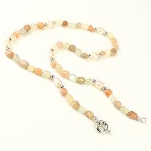 Carica l'immagine nel visualizzatore di Gallery, Girocollo pietra di luna ematite e perle di fiume