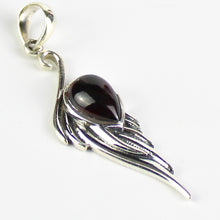 Carica l'immagine nel visualizzatore di Gallery, Ciondolo ala granato e argento 925