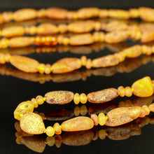 Carica l'immagine nel visualizzatore di Gallery, Collana lunga ambra dei Balcani-55 cm
