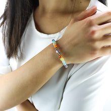 Carica l'immagine nel visualizzatore di Gallery, Bracciale unisex Sette chakra con cristallo di rocca liscio 6 mm e zama