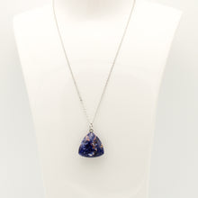 Carica l'immagine nel visualizzatore di Gallery, Ciondolo sodalite forma ventaglio