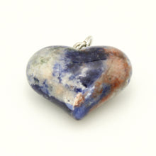 Carica l'immagine nel visualizzatore di Gallery, Ciondolo sodalite forma cuore