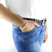 Carica l'immagine nel visualizzatore di Gallery, Bracciale unisex Howlite bianca 6 mm lisci