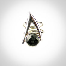 Carica l'immagine nel visualizzatore di Gallery, Anello labradorite nera e argento 925