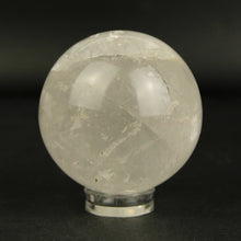 Carica l'immagine nel visualizzatore di Gallery, Sfera cristallo di rocca