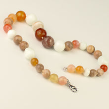 Carica l'immagine nel visualizzatore di Gallery, Girocollo pietra di luna, agata bianca, corniola