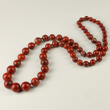 Carica l'immagine nel visualizzatore di Gallery, Collana media diaspro rosso