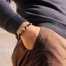 Carica l'immagine nel visualizzatore di Gallery, Bracciale uomo 8 mm ossidiana nera, crisocolla sfera, argento e zama