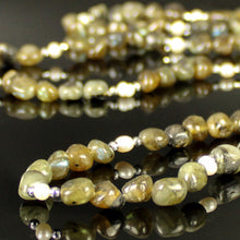 Carica l'immagine nel visualizzatore di Gallery, Collana media burattatine di labradorite con ematite e perle di fiume