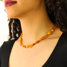 Carica l'immagine nel visualizzatore di Gallery, Girocollo Ambra taglio irregolare