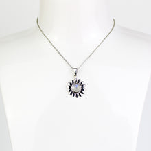 Carica l'immagine nel visualizzatore di Gallery, Ciondolo fiore labradorite bianca e argento 925