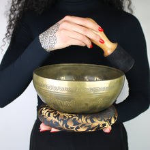 Carica l'immagine nel visualizzatore di Gallery, Campana tibetana realizzata artigianalmente -1400 gr