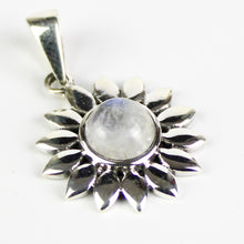 Carica l'immagine nel visualizzatore di Gallery, Ciondolo fiore labradorite bianca e argento 925