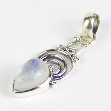 Carica l'immagine nel visualizzatore di Gallery, Ciondolo labradorite bianca e argento 925-3 gr