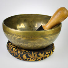 Carica l'immagine nel visualizzatore di Gallery, Campana tibetana realizzata artigianalmente -1400 gr