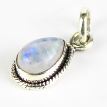 Carica l'immagine nel visualizzatore di Gallery, Ciondolo labradorite bianca e argento 925-2 gr
